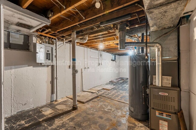 Building Photo - 10224 Lord Dr
