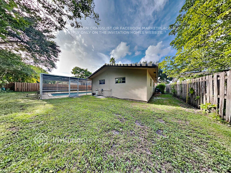 Building Photo - 7616 NW 40th St