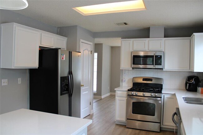 Building Photo - 16205 Glorious Ln