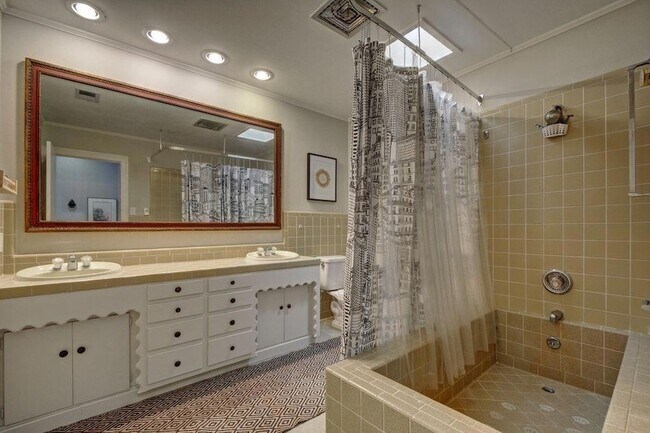 Building Photo - 1708 Windoak Dr