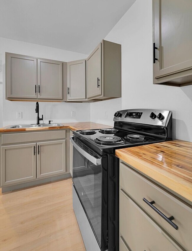 Building Photo - Newly remodeled 4BD 3BA Home in Waco