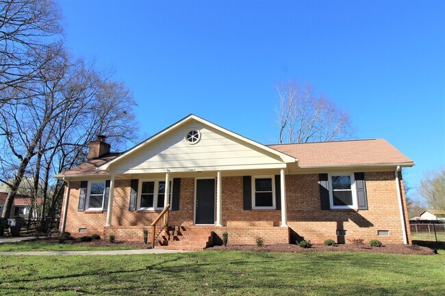 Building Photo - (Coming Soon) Remodeled Ranch Home in Steele Creek!