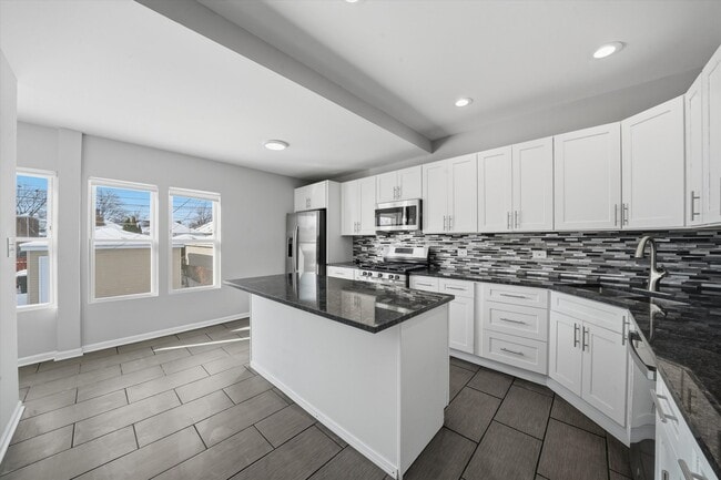 Building Photo - 7940 S Perry Ave