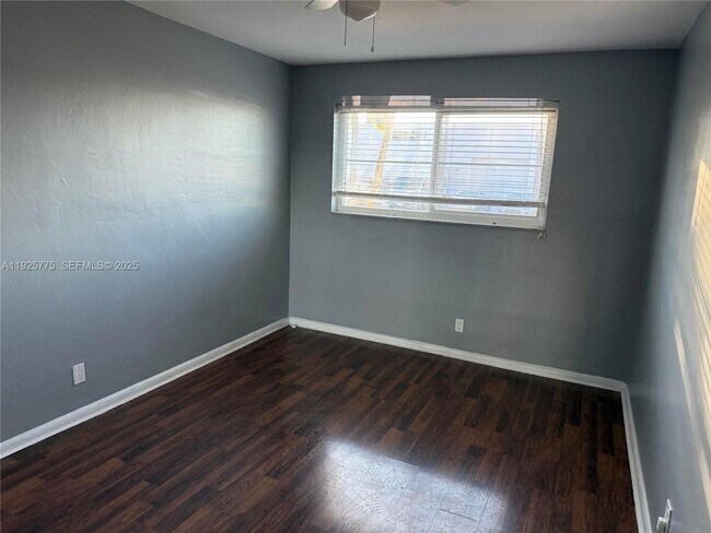 Building Photo - 4050 NE 12th Terrace