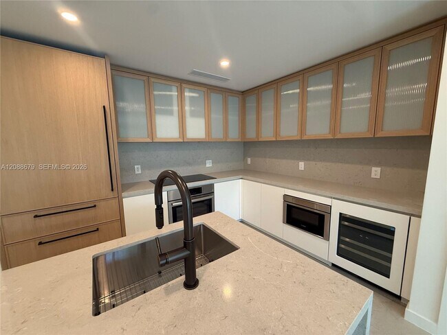 Building Photo - 2200 Brickell Ave