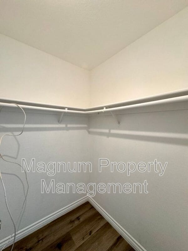 Building Photo - 24473 St Thomas Ave