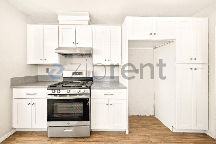 Building Photo - 11758 Broadway Ave