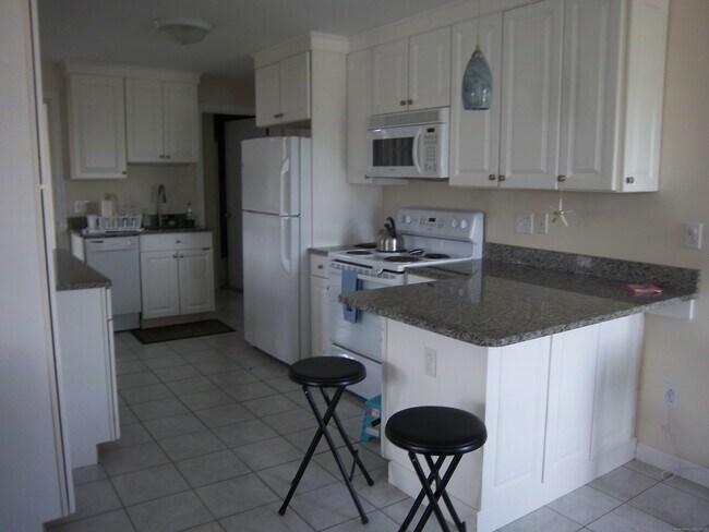 Building Photo - 55 Pine Island Rd