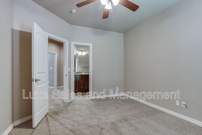 Building Photo - 3341 Heritage Green Cir