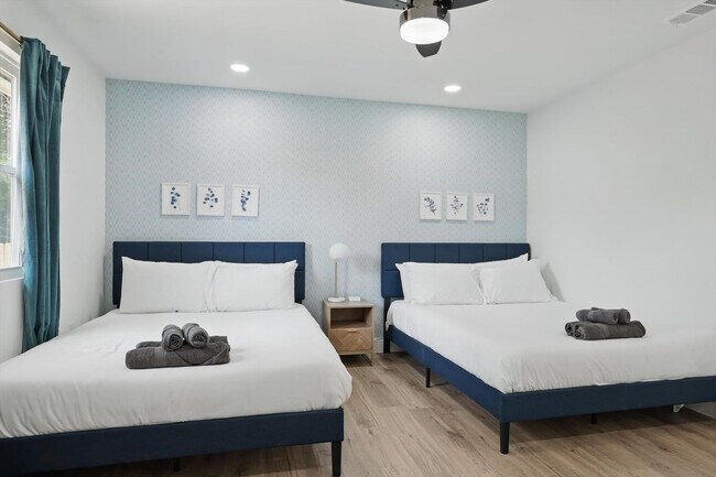 Building Photo - 3321 Ridgehaven St