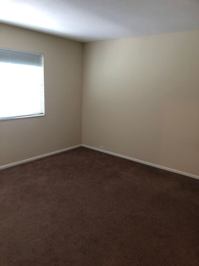 Building Photo - NICE 2ND STORY CONDO IN WOODSIDE SIERRA GA...