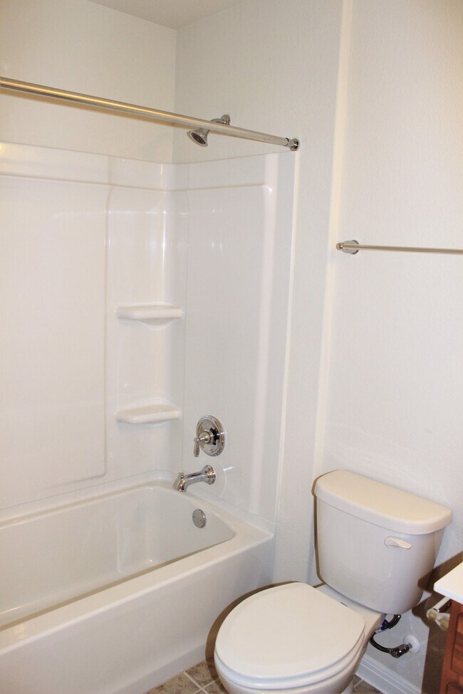 Building Photo - 213 Paint Creek Ln