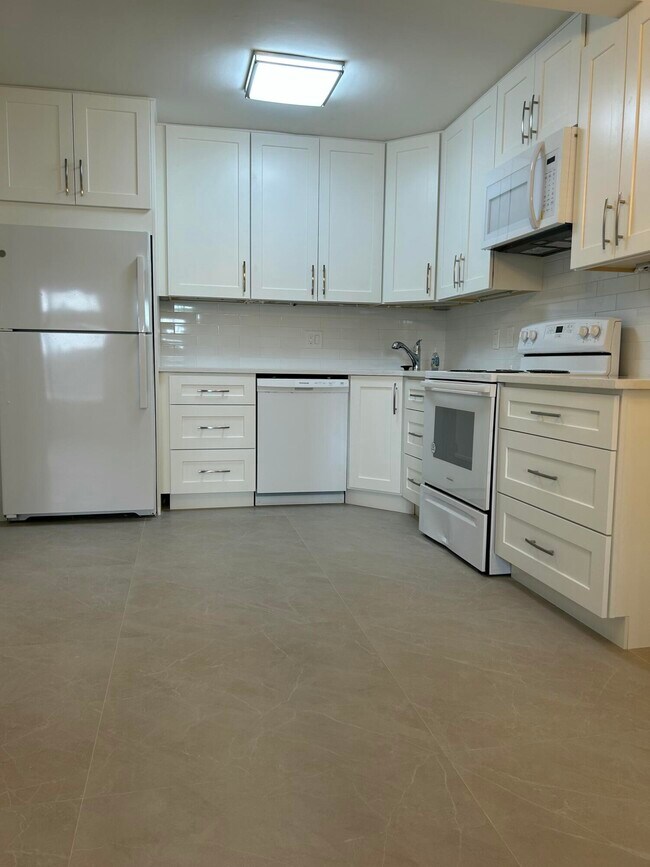 Building Photo - 205 Pine HOV Cir