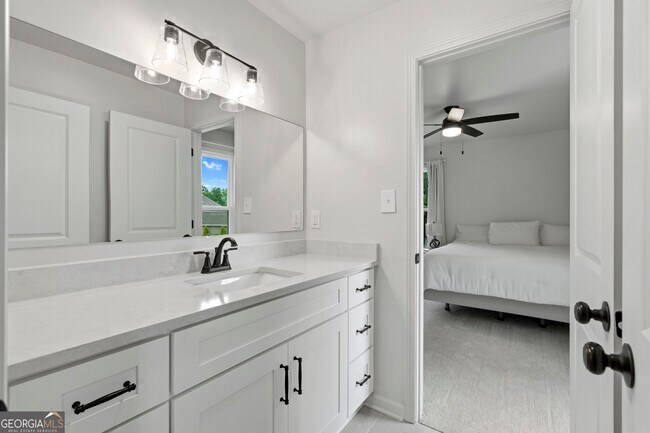 Building Photo - 4221 Willow Oak Dr