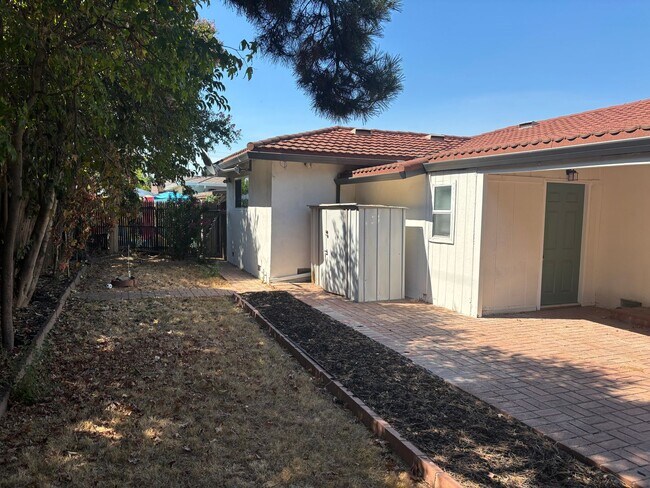 Building Photo - 6920 Maita Cir