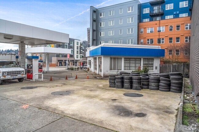 2405 NW Market St Seattle, WA 98107-4148 - 2405 NW Market St