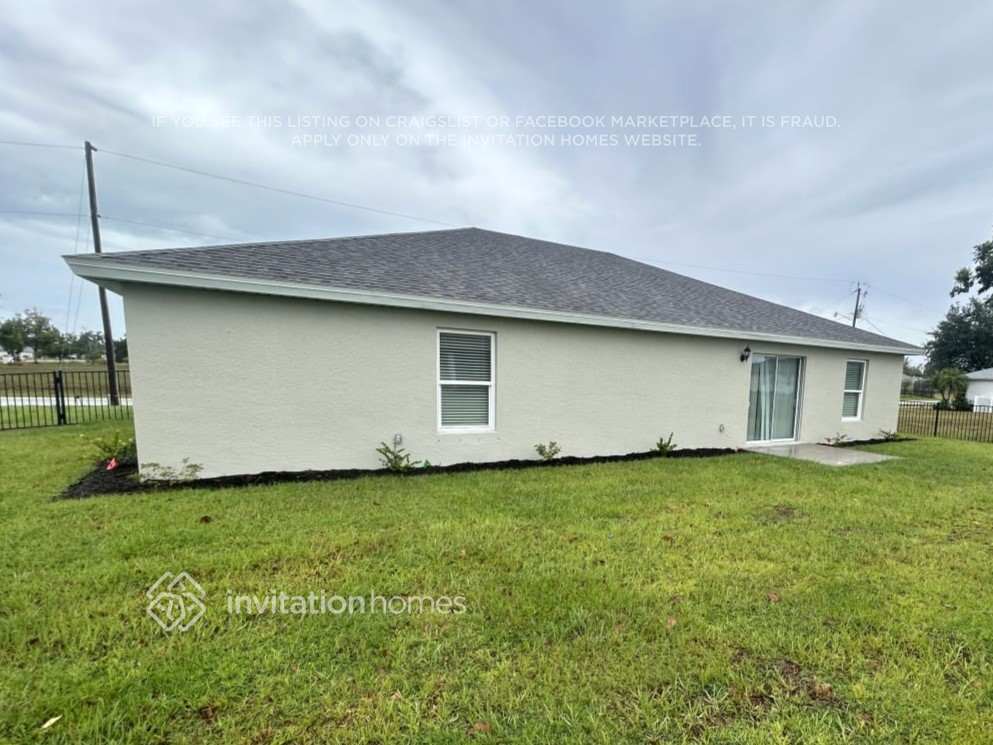 Building Photo - 16366 Larocha Dr