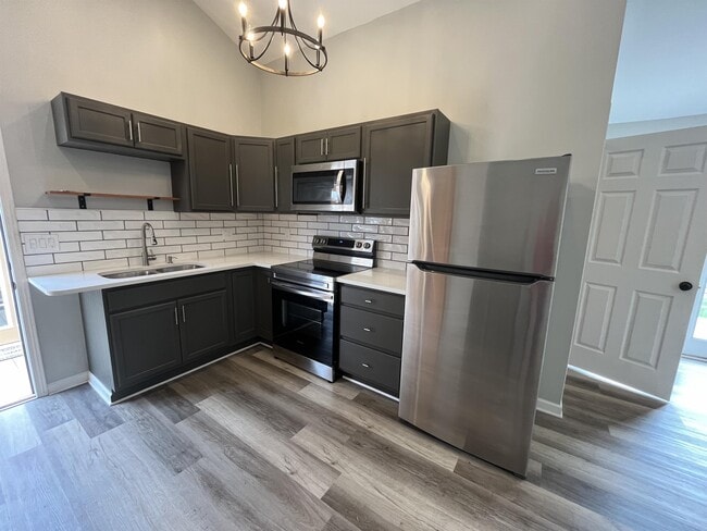 Building Photo - 8010 Sunset Heights Dr