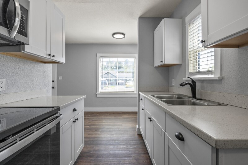 Building Photo - 2335 Darrow Ave
