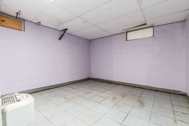 Building Photo - 683 S Roosevelt Ave