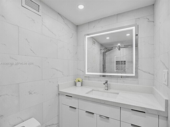 Building Photo - 2501 S Ocean Dr