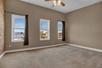 Building Photo - 1103 Light St