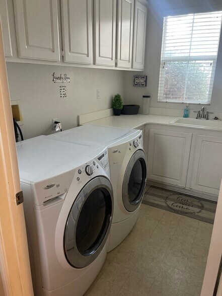 Building Photo - 33965 Impatien Pl