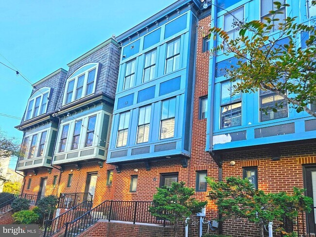 Building Photo - 12 S Regester St