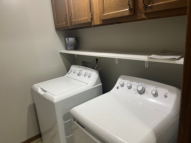 Building Photo - New listing!