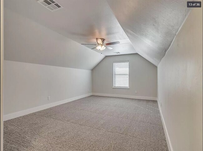 Building Photo - 2605 NE 14th St