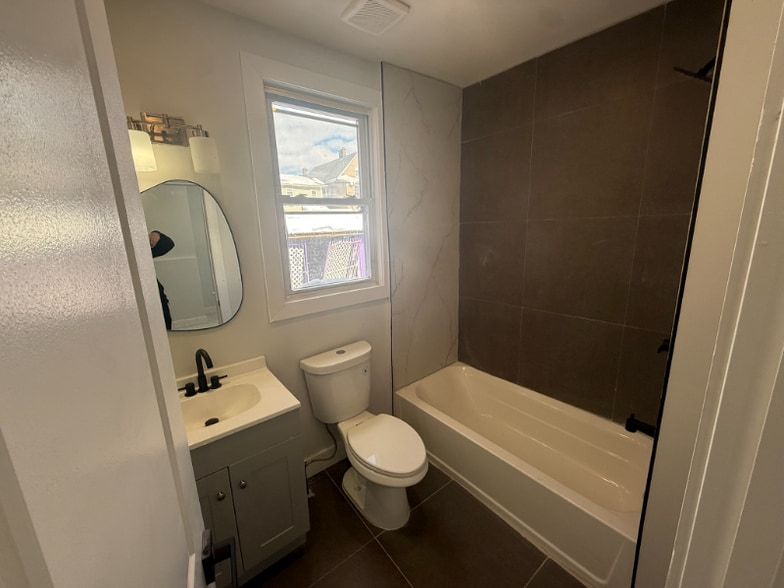 Building Photo - 575 13th Ave