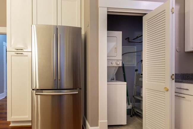 Building Photo - 204 N Columbus St