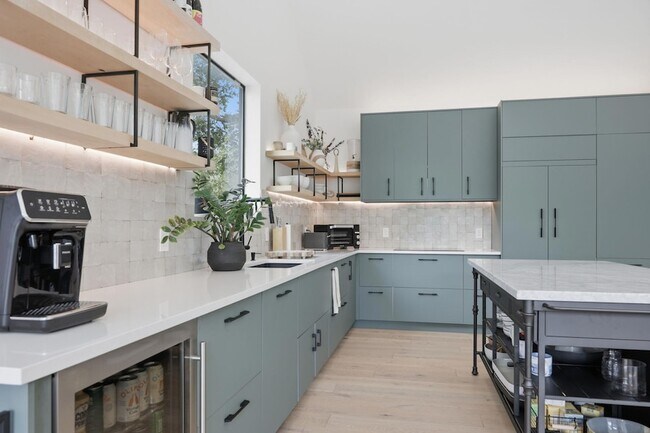 Building Photo - 201 Kahana Ln