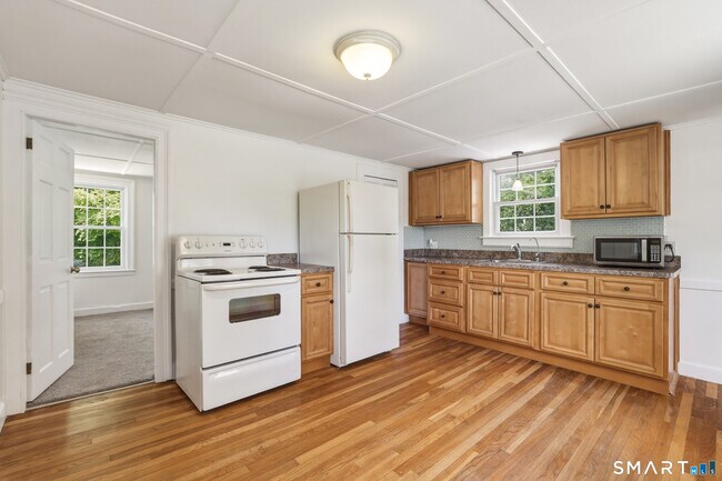 Building Photo - 945 Glastonbury Turnpike