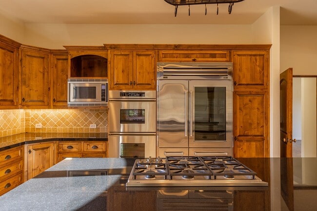 Building Photo - Outdoor Oasis