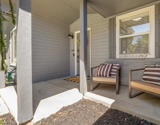 Building Photo - 4 Bedrooms • Single Level • Prime Meridian Location