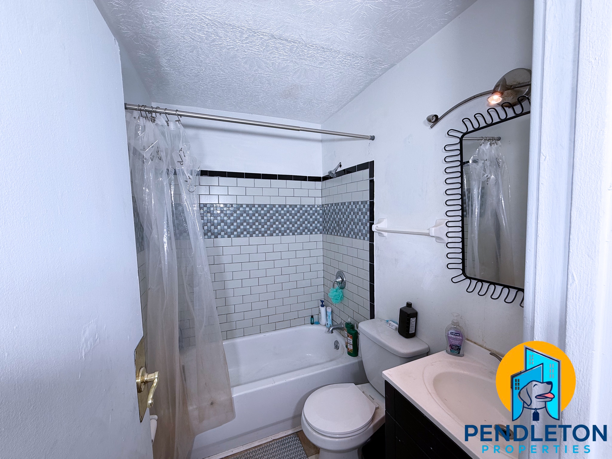 Building Photo - 525 E 13th St