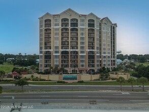 Building Photo - 1200 Beach Dr