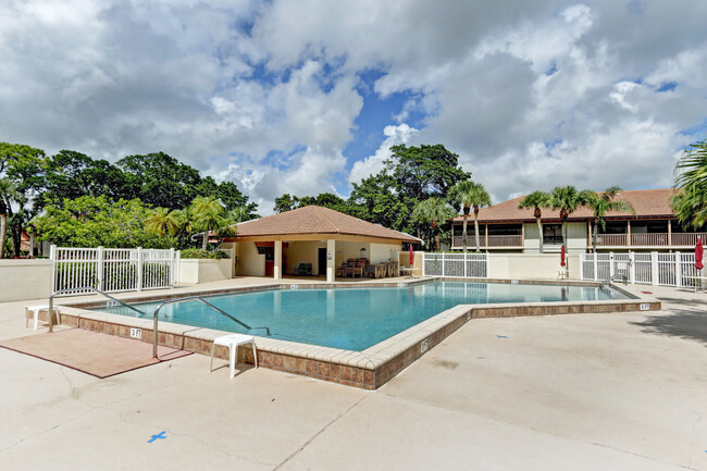 Golf Villas Pool #1 - 206 Brackenwood Ter