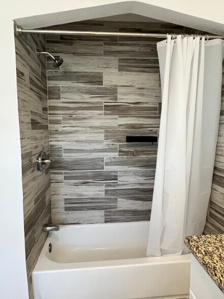 Building Photo - 4172 S Hobart Blvd