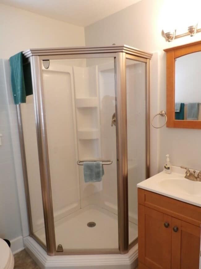 Building Photo - Charming 1 Bedroom Cottage