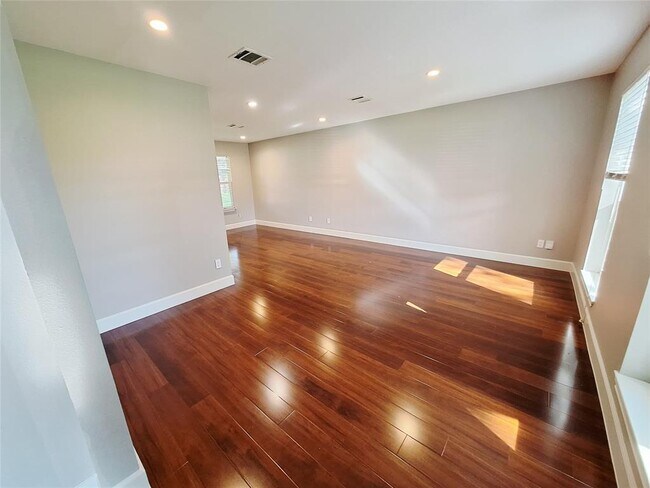 Building Photo - 8513 Portage Cove