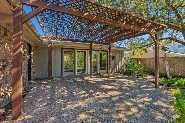 Building Photo - 3802 Sunnybrook Ln