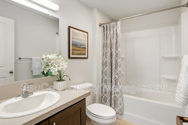 Building Photo - 2564 Hawthorne St