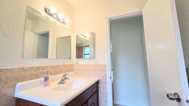 Building Photo - 1530 NW 93rd Terrace