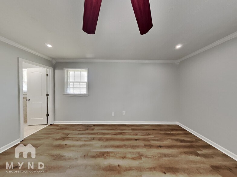 Building Photo - 1434 Oak Forest Way SE