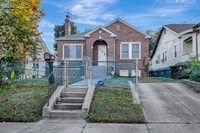 Building Photo - Beautiful Cape Cod 5 Bedroom