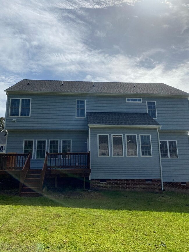 Building Photo - Stunning 4bdrm/2.5bth Home w/Loft Located ...