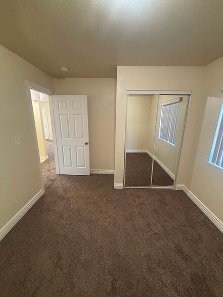 Building Photo - 325 E 60th St