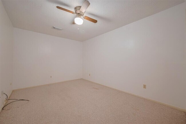 Building Photo - 15222 Torry Pines Rd